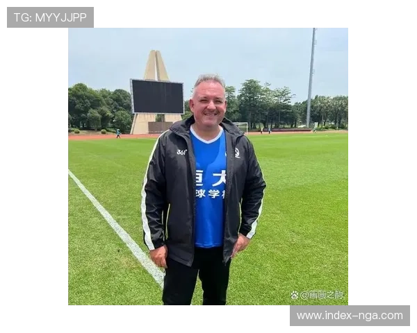 退役球员化身教练以经验传承推动球队战术革新与持续发展